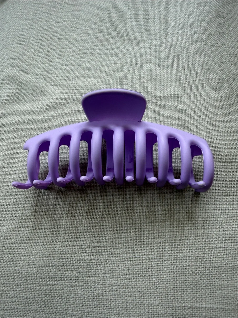 Purple Hair Claw Clip - Stylish Grip